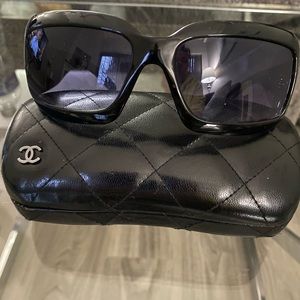 Chanel Sunglasses item number #8230.